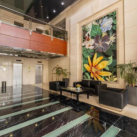 Lovely 3 Bedroom Apartment Beach Front Abu Dhabi Buitenkant foto
