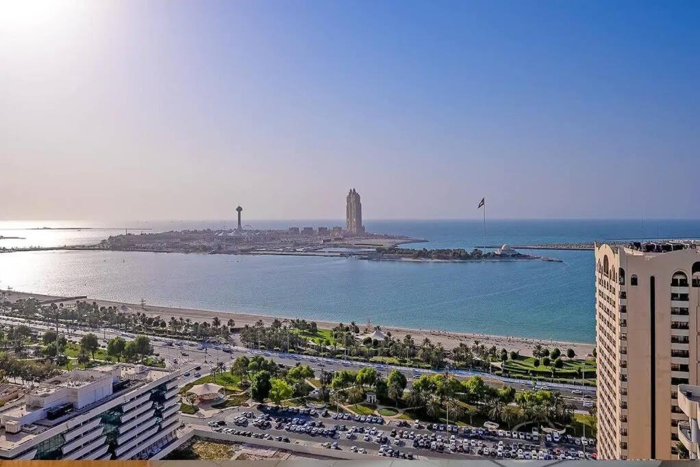 Lovely 3 Bedroom Apartment Beach Front Abu Dhabi Buitenkant foto